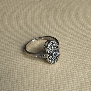 Vintage Sterling Silver Art Deco Ring with small Sapphire in Sparkly Setting